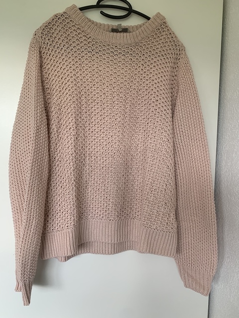 pull en maille rose poudré